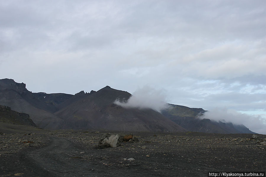 Ночевала тучка вовсе не золотая, на груди утеса великана Ночевала тучка вовсе не золотая, на груди утеса великана