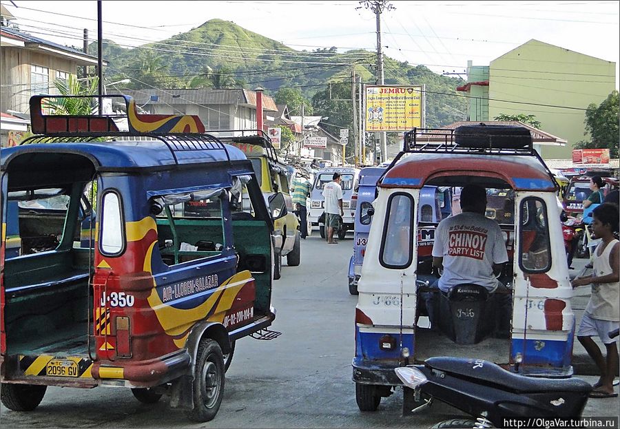 * Все тук-туки ярко разрисованы, и вряд ли вы найдете два одинаковые * Все тук-туки ярко разрисованы, и вряд ли вы найдете два одинаковые