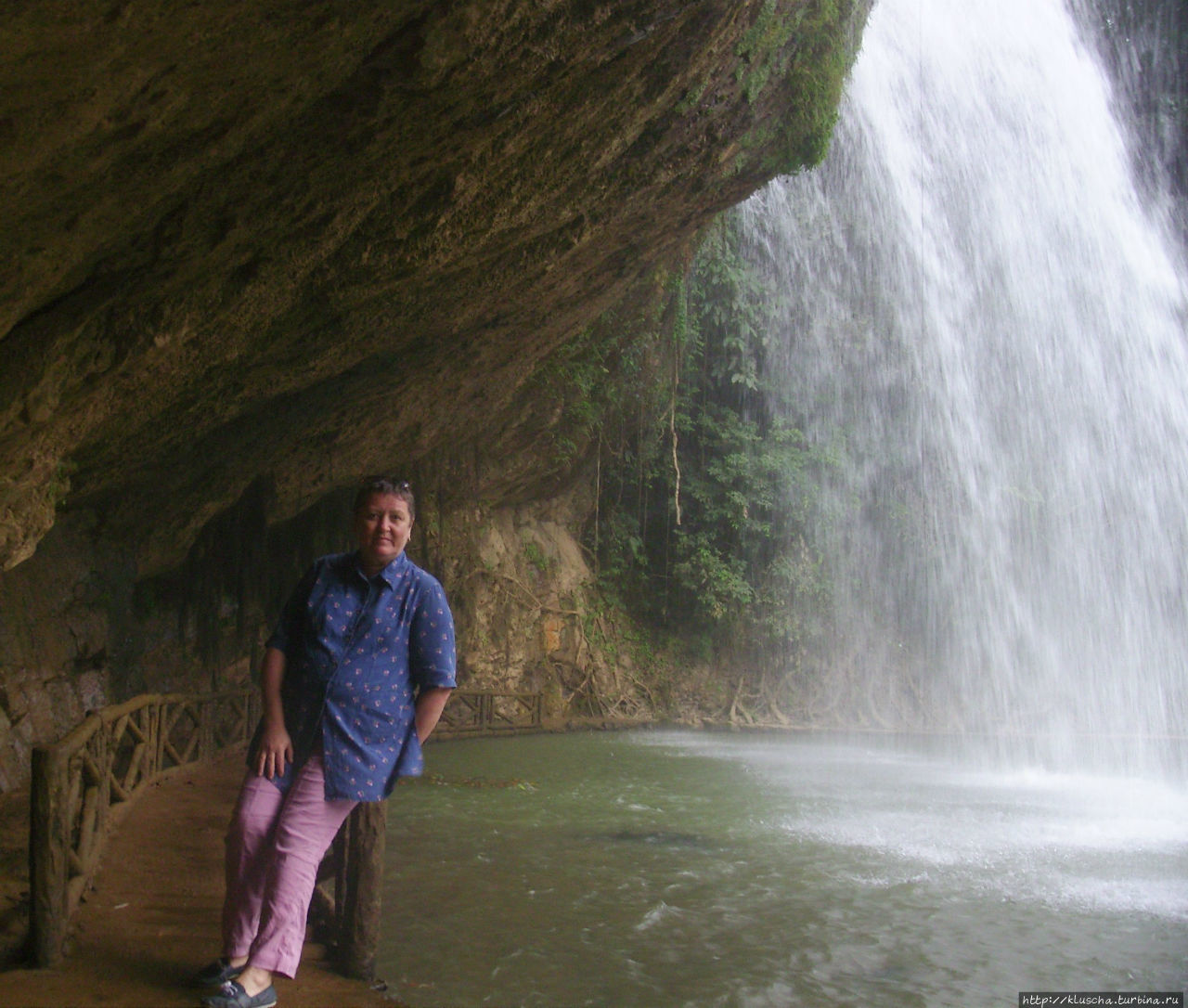 Под водопадом Далат, Вьетнам