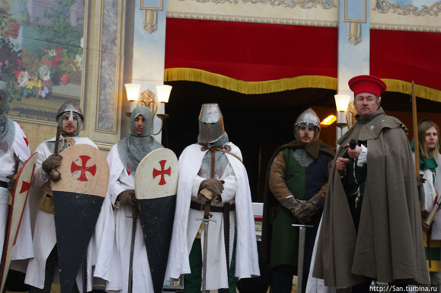 Герольд объявляет о начале боя Герольд объявляет о начале боя