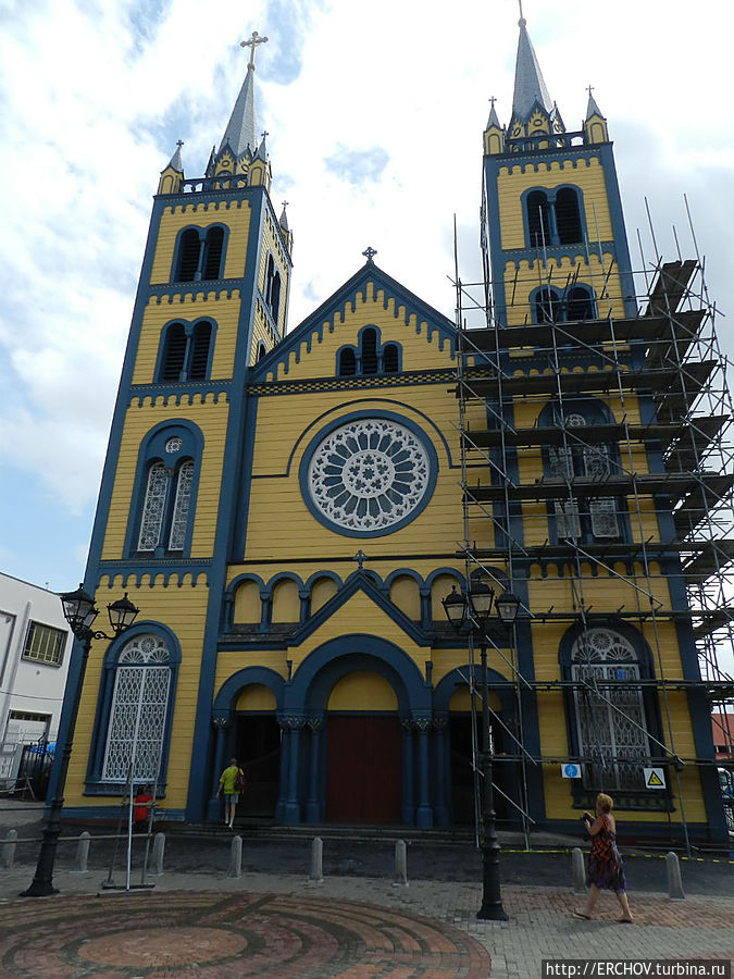 Собор Св. Петра и Павла Парамарибо, Суринам