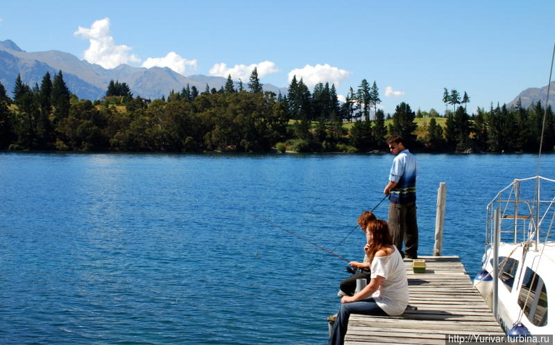 На озере хорошая рыбалка Квинстаун, Новая Зеландия