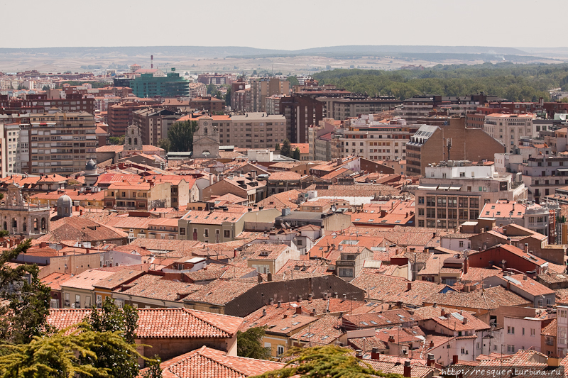 Вид на город со смотровой площадки возле замка (Castillo) Бургос, Испания