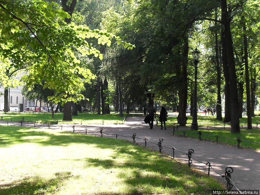 Прогулка по Александровскому саду Санкт-Петербург, Россия
