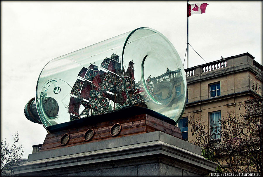 Самая большая модель корабля в бутылке установлена на площаде.
Бутылка длиной в 5 метров и диаметром в 2,8 метра.
Внутри помещен макет флагманского корабля адмирала Нельсона «Виктори» Самая большая модель корабля в бутылке установлена на площаде.
Бутылка длиной в 5 метров и диаметром в 2,8 метра.
Внутри помещен макет флагманского корабля адмирала Нельсона «Виктори»