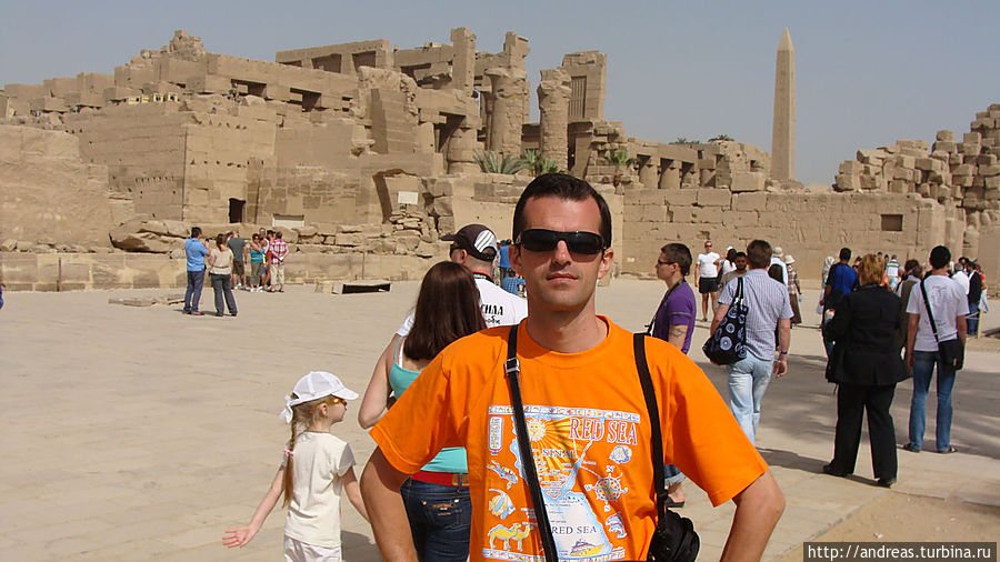 В Карнакском храме В Карнакском храме