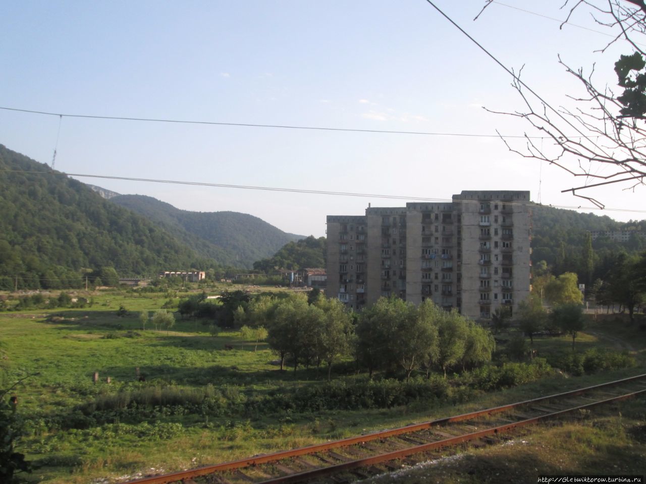 Окраина Ткибули и поездка автостопом в Кутаиси Ткибули, Грузия