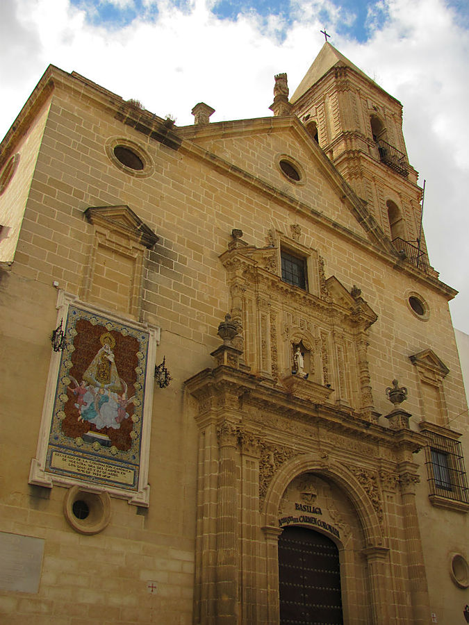 Базилика  Богоматери Кармен (Basilica Nuestra Señora del Carmen Coronada) — одна из самых старых церквей в городе, она построена монастырём Орденом Камрелитов, который обосновался здесь в 1600 году.
К ней прилегает сам монастырь и музей Ордена Кармелитов. Херес-де-ла-Фронтера, Испания
