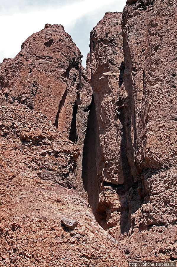 Долина Смерти. Natural Bridge Canyon — русло древней реки Национальный парк Долина Смерти, CША