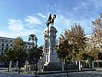 Памятник на Plaza Nueva