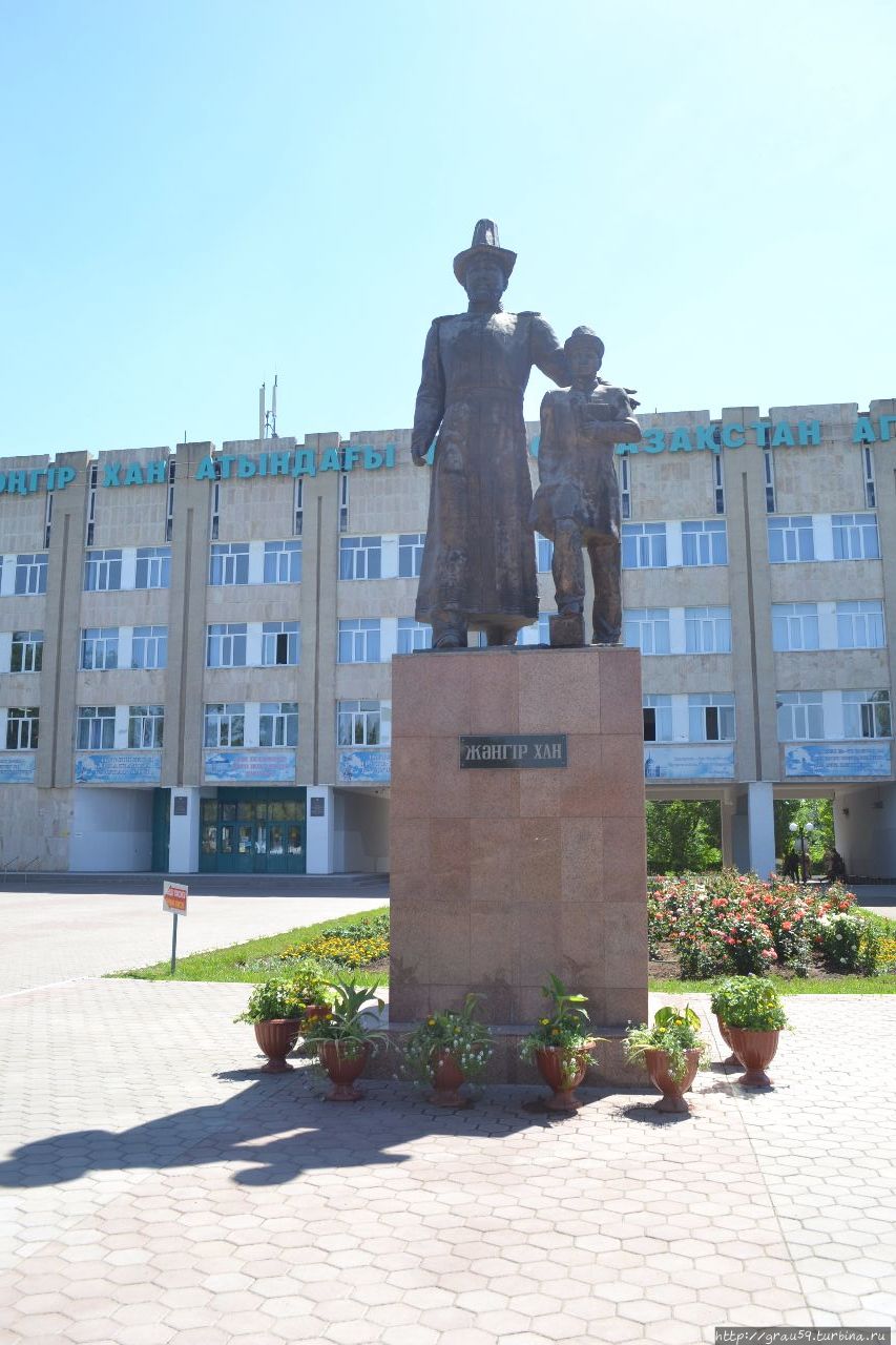 Памятник Джангир-хану Уральск, Казахстан