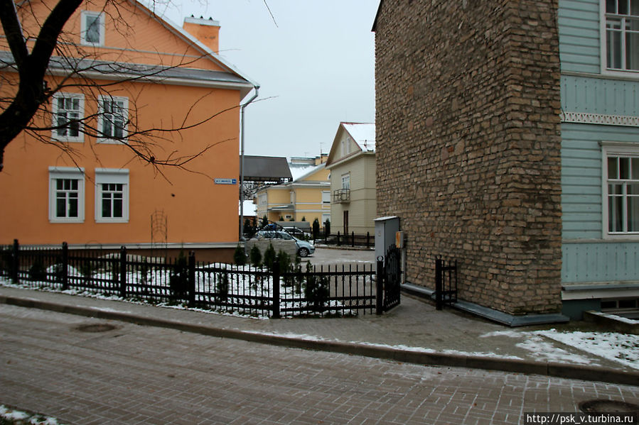 Элитный район. А когда то здесь страшно было оказаться, особенно ночью. В детстве неоднократно проходили баталии и игры в войнушку Элитный район. А когда то здесь страшно было оказаться, особенно ночью. В детстве неоднократно проходили баталии и игры в войнушку