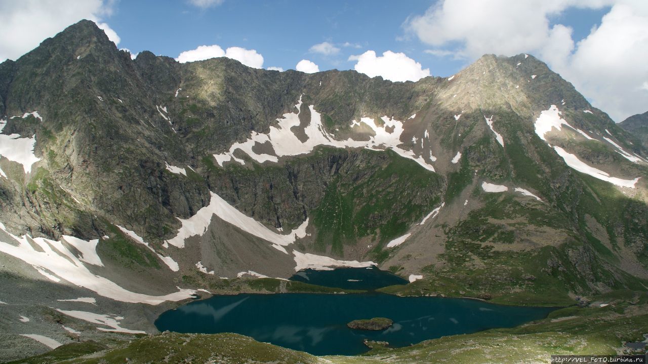Озеро Безмолвия с высоты примерно 300м Карачаево-Черкесская Республика, Россия