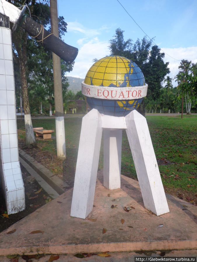 Экватор Букиттинги, Индонезия