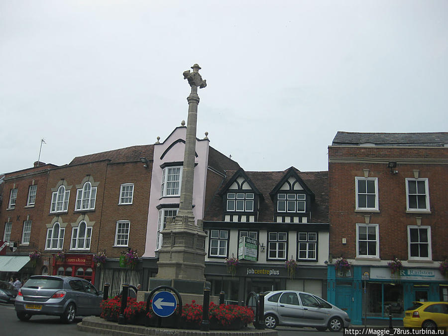 Памятник жителям города, погибшим в мировых войнах Тьюксбери, Великобритания
