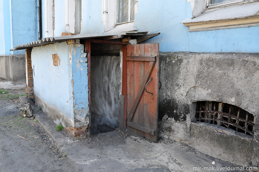 К сожалению, во время моего посещения, это была единственная открытая дверь во дворце. Исаево, Украина