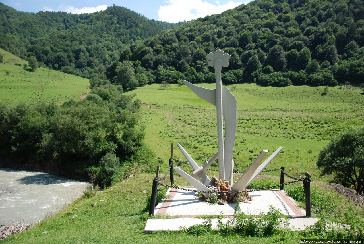 Памятник Диме Юрченко Зеленчукская, Россия