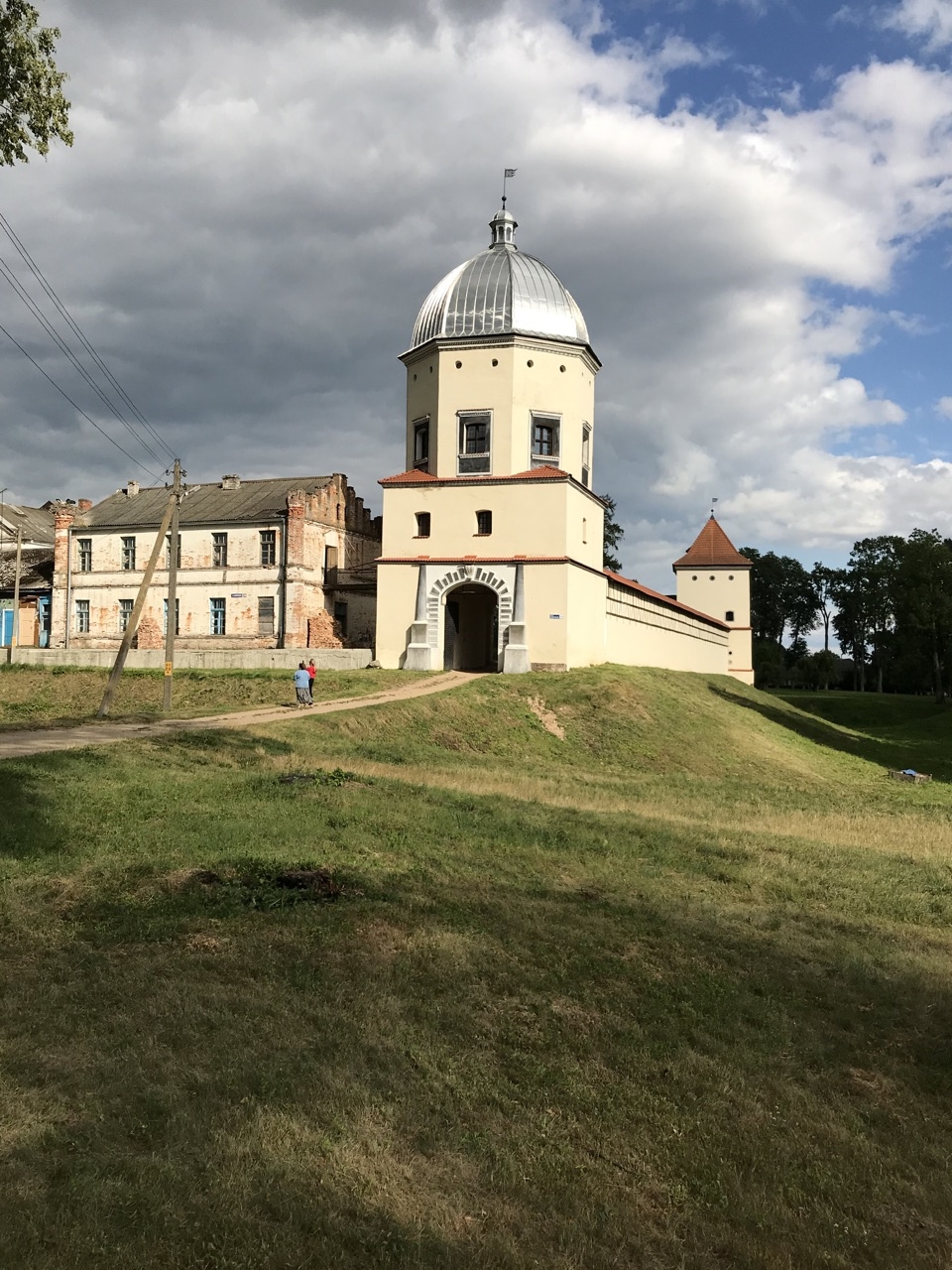 Въездная башня с гостевым павильоном. Любча, Беларусь
