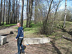 Местный абориген Артем Базанов вызвался провести экскурсию в городской парк, вернее бывший парк.