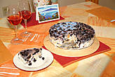 И конечно-же дессерт!! Мой торт из лесной ежевики ко дню рождения мужа.