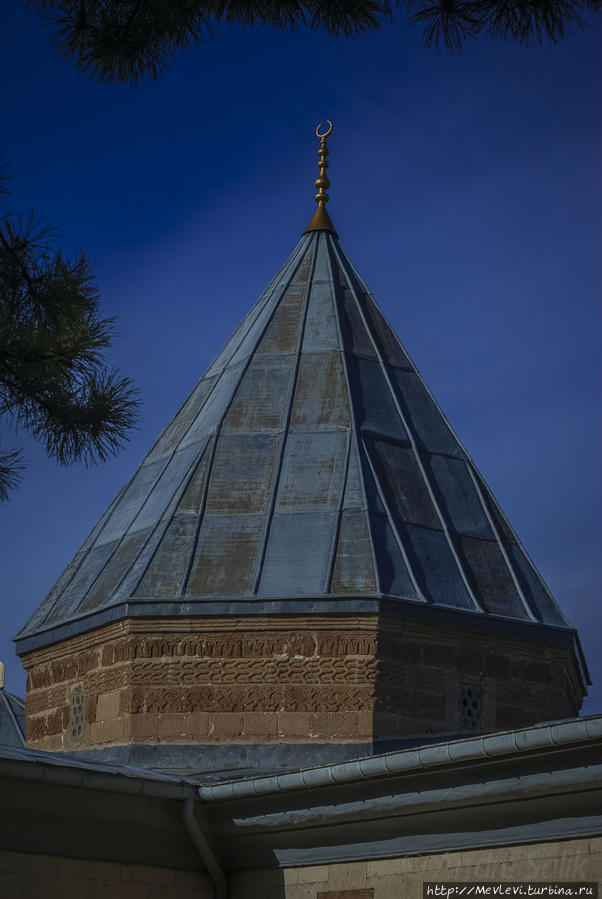 Мавзолей основателя ордена Хаджи Бекташ (1209 – 1335) Гёреме, Турция