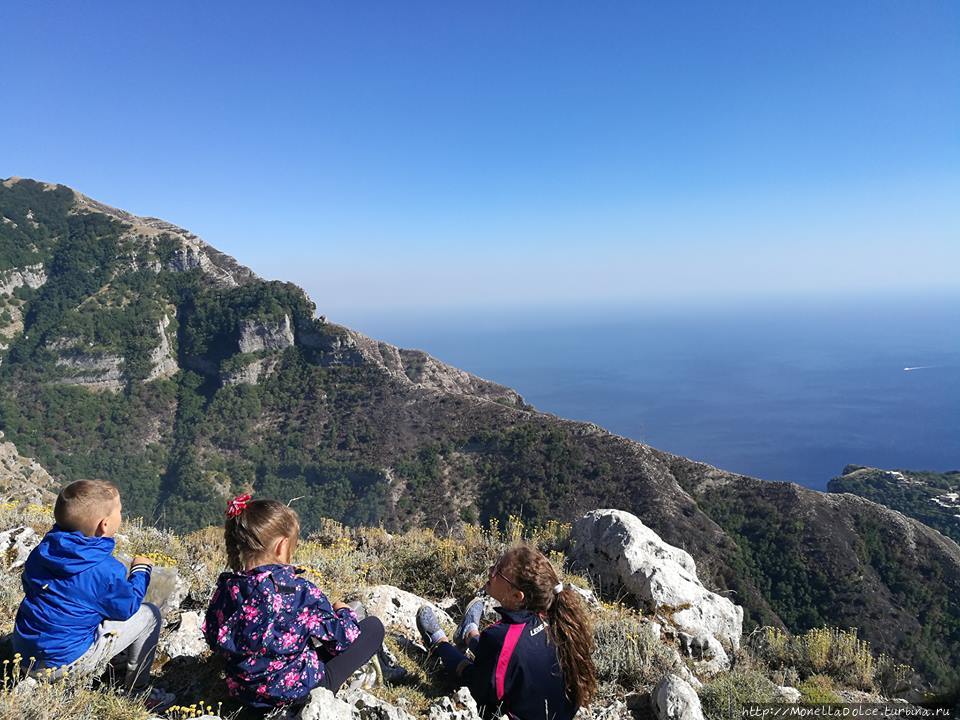 Monti Lattari — вершина горы Monte Fiato Кастелламаре-ди-Стабия, Италия
