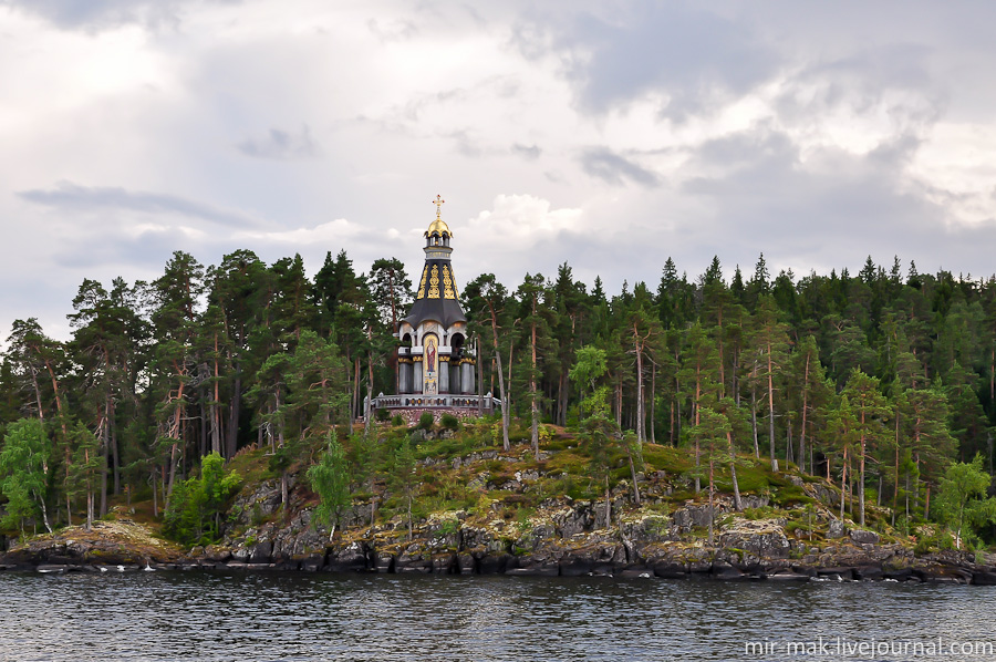 Напротив Никольского скита, на острове Светлый, возвышается часовня Валаамской иконы Божьей Матери. Россия