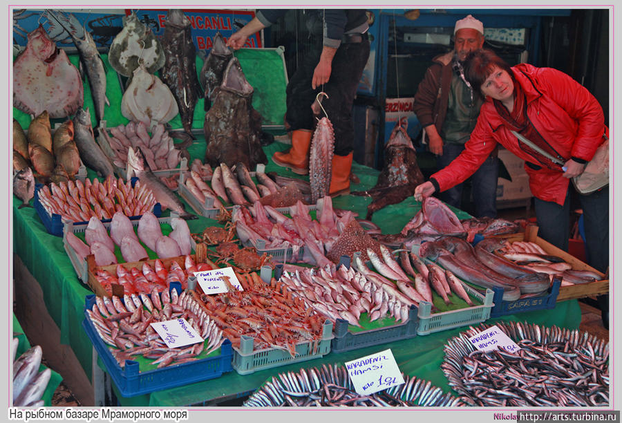 На рыбном базаре Мраморного моря Стамбул, Турция