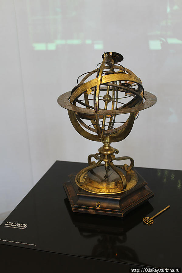 Армиллярная сфера — астрономический инструмент, употреблявшийся для определения экваториальных или эклиптических координат небесных светил.