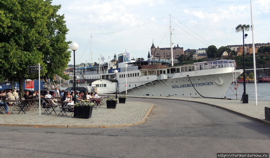 Из многих старых парододов и яхт в Стокгольме сделаны отели и хостелы Стокгольм, Швеция