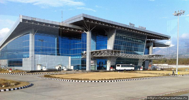 Здание аэропорта в городе Дехрадун Варанаси, Индия