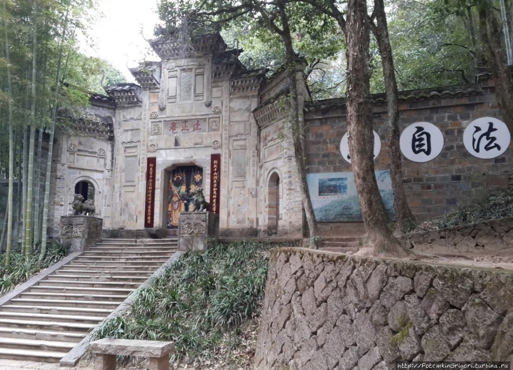 Неделя в даосском монастыре Уишань, Китай Неделя в даосском монастыре Уишань, Китай