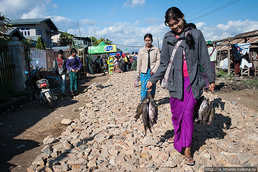 Рынок на воде Озеро Инле, Мьянма Рынок на воде Озеро Инле, Мьянма