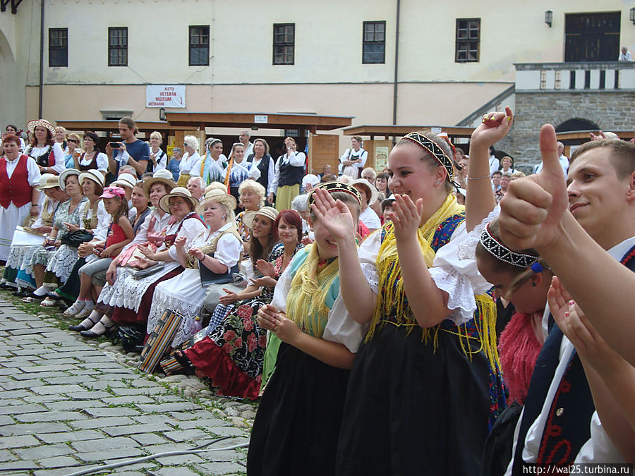 Восторженное внимание зрителей Кежмарок, Словакия