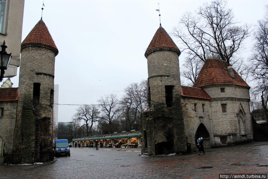 Вируские ворота находятся в восточной части городской стены. Главная башня ворот была построена в 1345 – 1355 гг. Таллин, Эстония