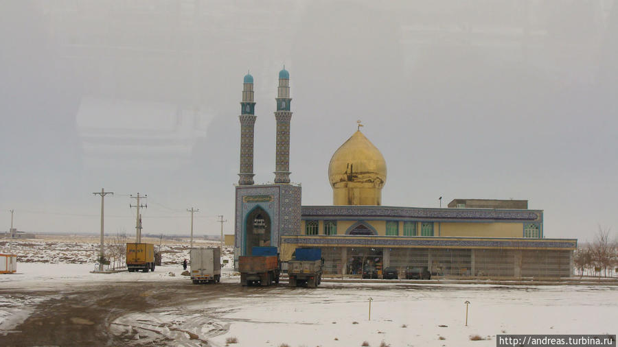 Мечеть посреди пустыни Исфахан, Иран