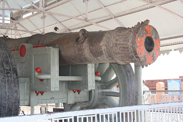 Пушка Джайвана в музее форта. Википедия Джайпур, Индия