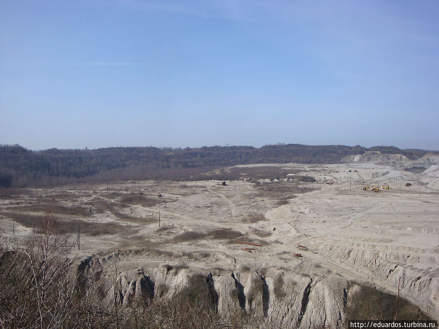 карьер, в котором добывают янтарь в промышленных масштабах карьер, в котором добывают янтарь в промышленных масштабах