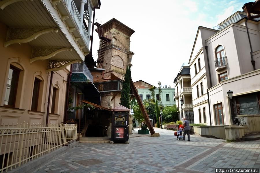 Крепость Нарикала и узкие улицы старого Тбилиси Тбилиси, Грузия
