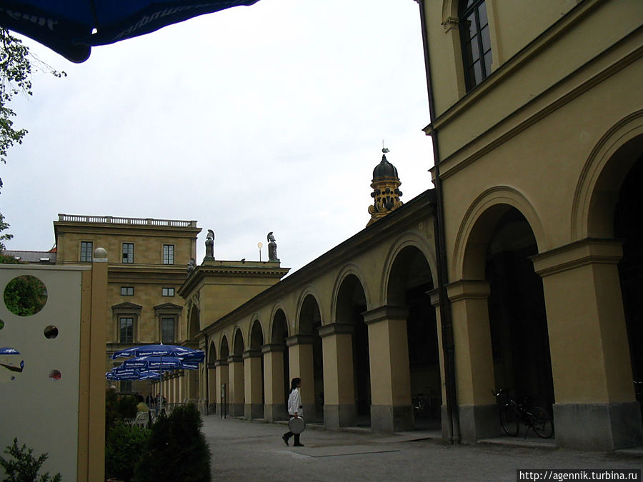 Галереи возле Резиденции на Одеонплац Галереи возле Резиденции на Одеонплац