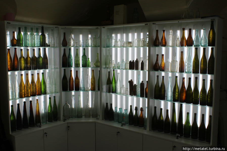Музей стеклянных бутылок / Museum of glass bottles