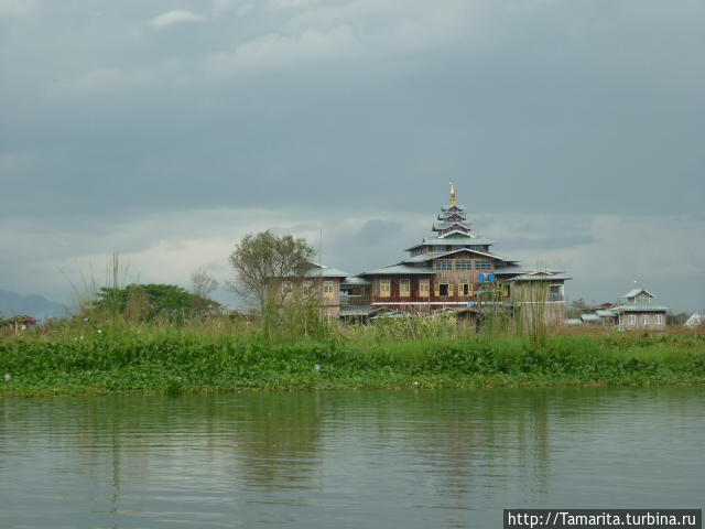 Озеро Инле и подставные падаунги Озеро Инле, Мьянма Озеро Инле и подставные падаунги Озеро Инле, Мьянма