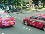 разноцветные такси Бангкока