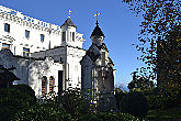 На заднем фоне: храм и дворец, на переднем фоне: звонница (справа)  и Рущукская колонна (слева)