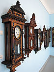 Выставка часов. Очень красивые настенные часы, сразу себе захотелось... дом на Волге, резной буфет и часы с боем:) Экспозиция дома-музея графини Паниной.
