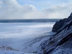 Сюда по кромке льда уходили  любоваться  ледяными водопадами те, кто не решился на подъем. Была и такая альтернатива пику.