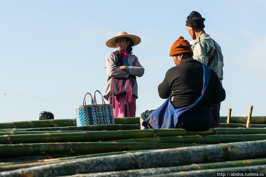 Рынок на озере Инле. День 2 Озеро Инле, Мьянма Рынок на озере Инле. День 2 Озеро Инле, Мьянма
