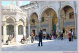 Новая мечеть построена в 1663 году, на фотографии отображен внутренний дворик с беседкой для омовения ног.