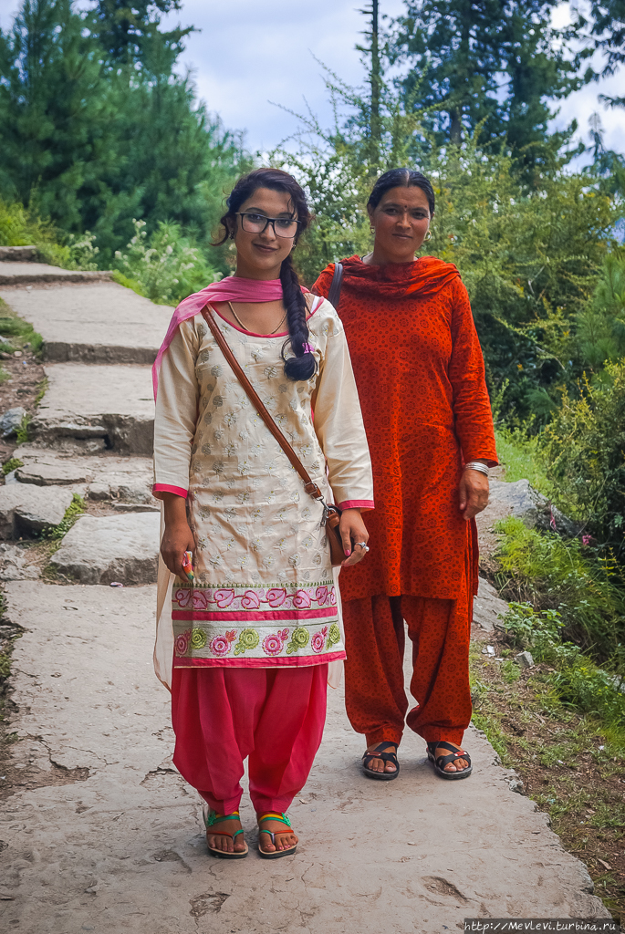 Восхождение к Храму Штат Химачал-Прадеш, Индия Восхождение к Храму Штат Химачал-Прадеш, Индия