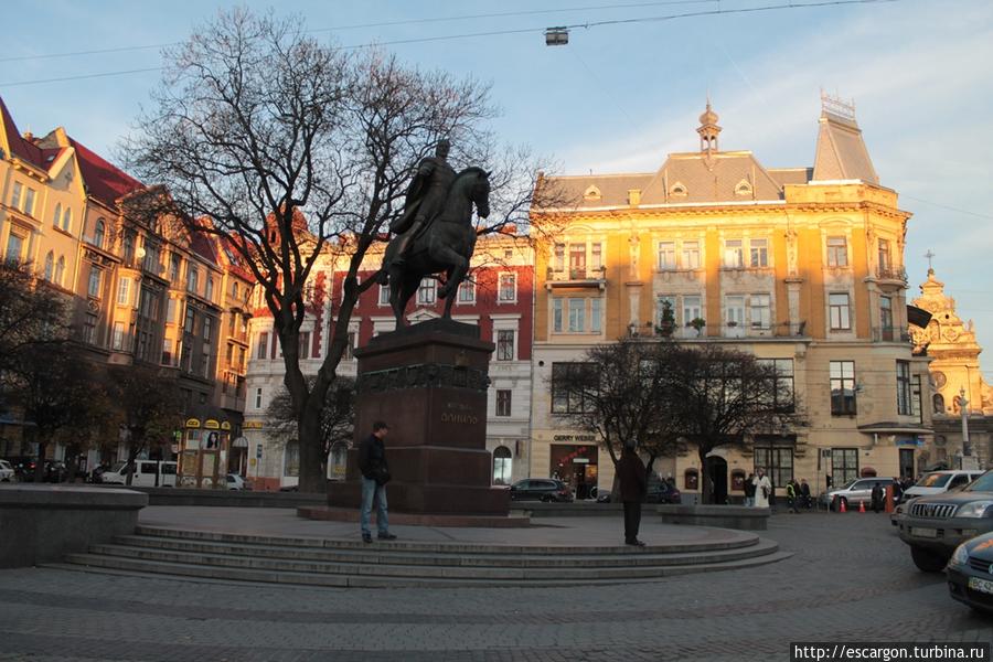 Памятник Данилу Галицкому, который основал Львов еще в 1256 году и назвал город в честь своего сына Льва... Львов, Украина